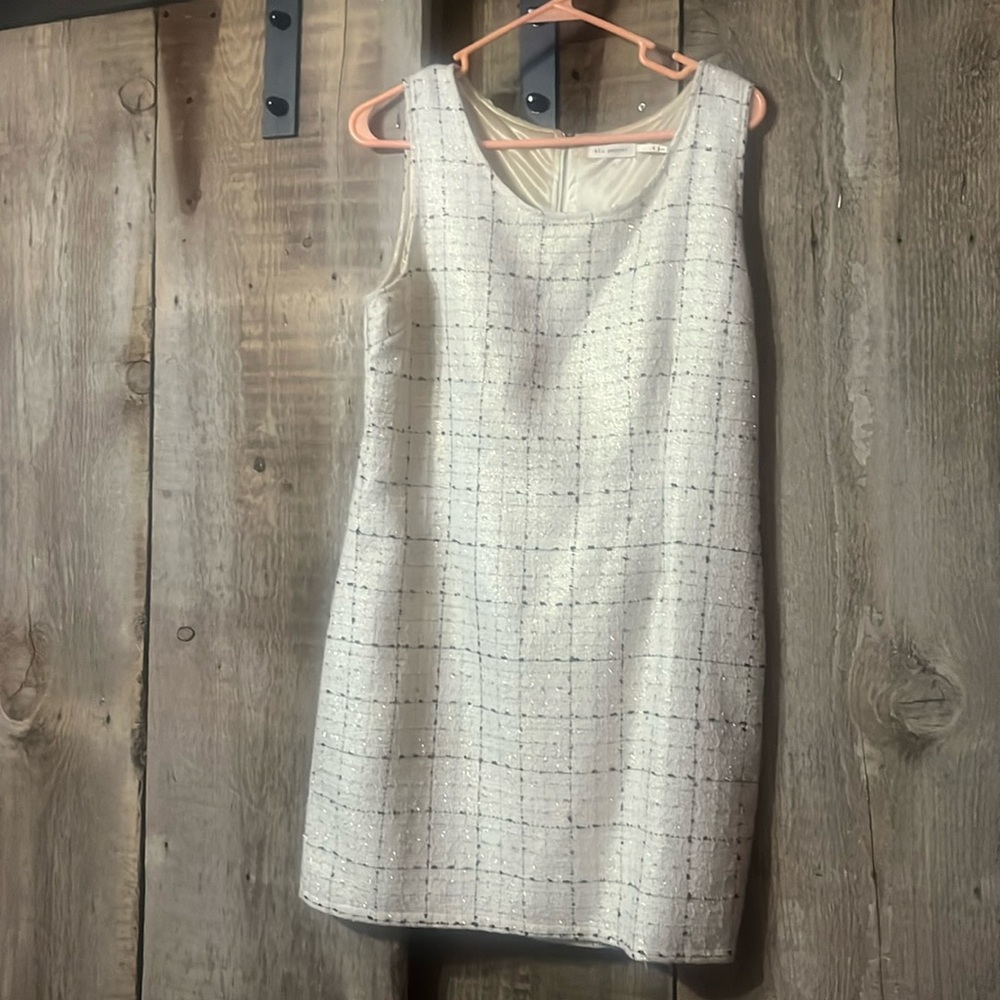 Very pretty dress great for work